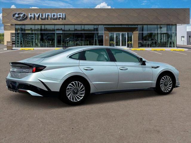 new 2025 Hyundai Sonata Hybrid car, priced at $30,757