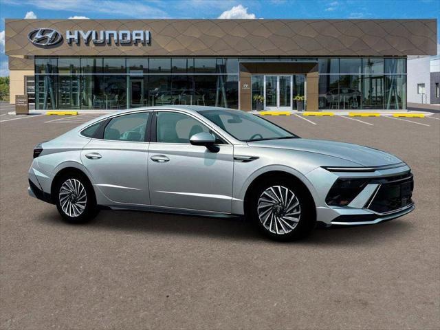 new 2025 Hyundai Sonata Hybrid car, priced at $30,757