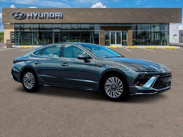 new 2025 Hyundai Sonata Hybrid car, priced at $37,094