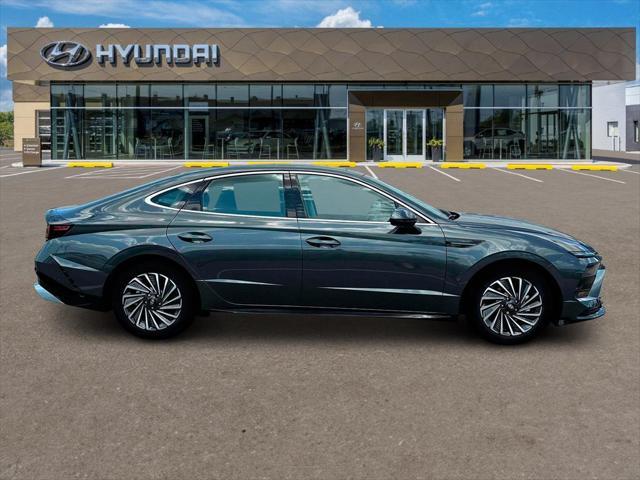 new 2025 Hyundai Sonata Hybrid car, priced at $37,067