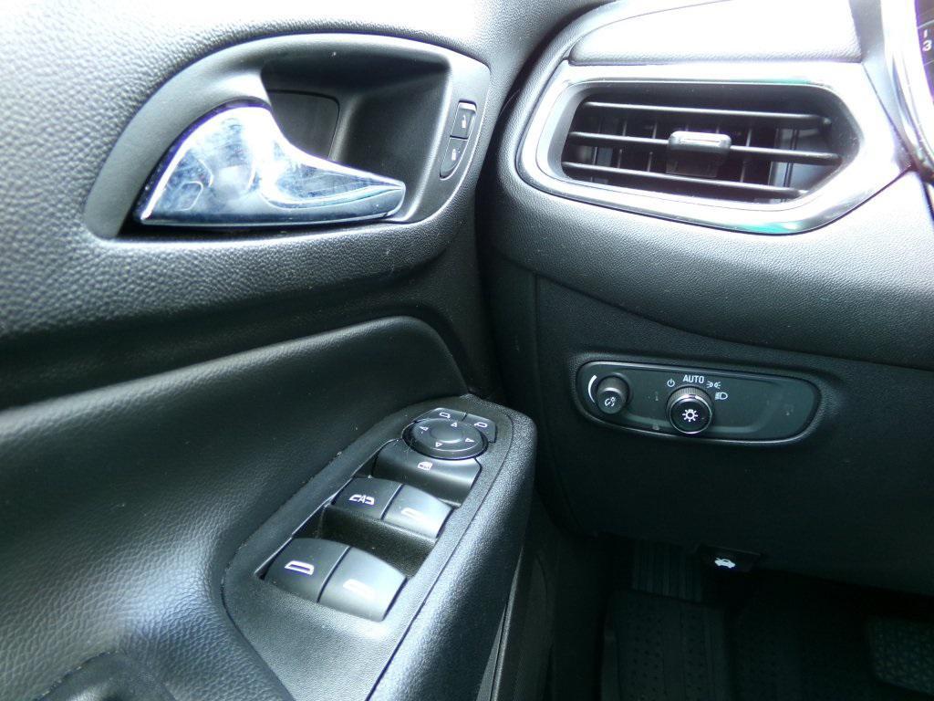 used 2022 Chevrolet Equinox car, priced at $20,281