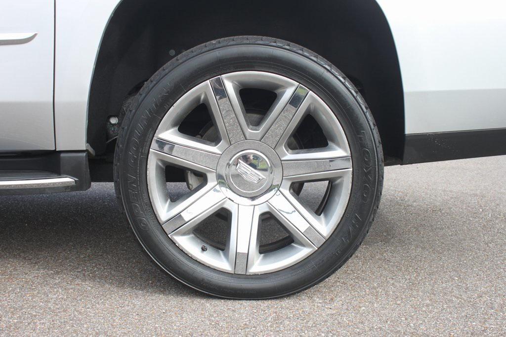used 2018 Cadillac Escalade ESV car, priced at $27,581