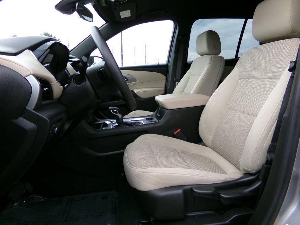 used 2023 Chevrolet Traverse car, priced at $25,281