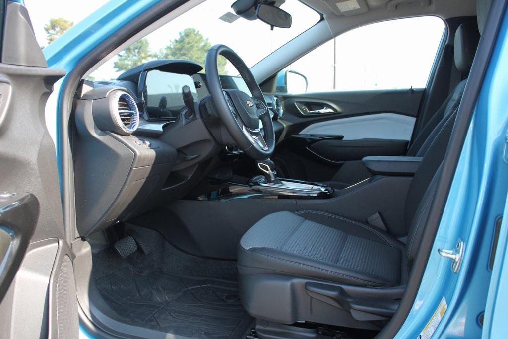 new 2025 Chevrolet Trax car, priced at $25,790