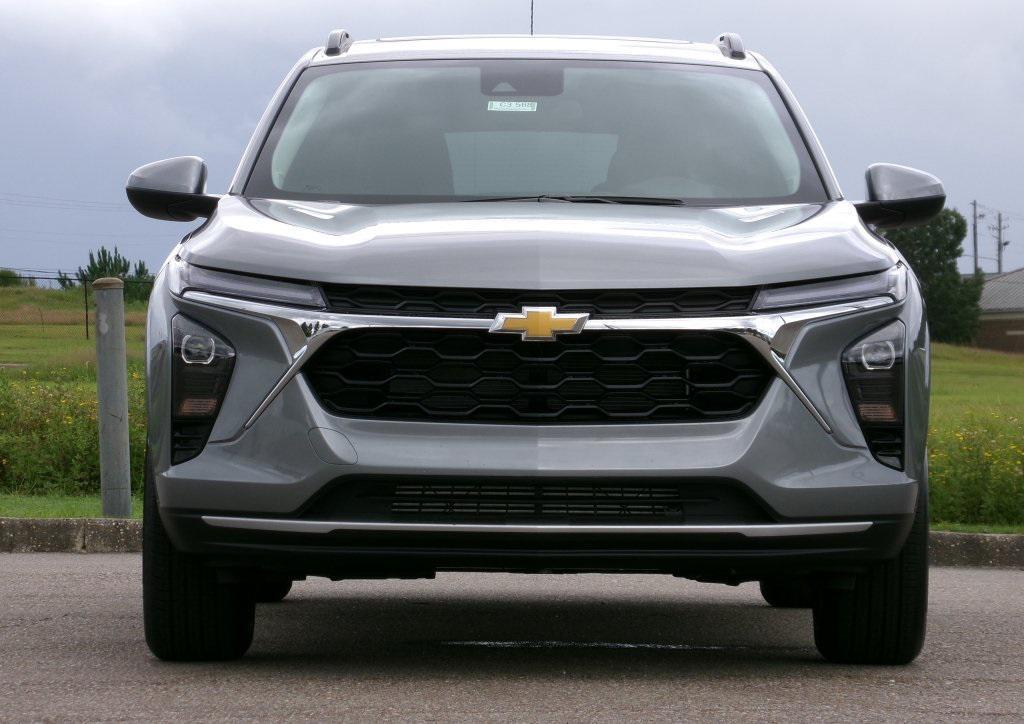 new 2025 Chevrolet Trax car, priced at $26,855