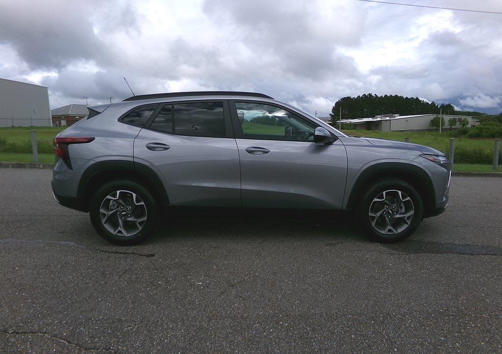 new 2025 Chevrolet Trax car, priced at $26,855