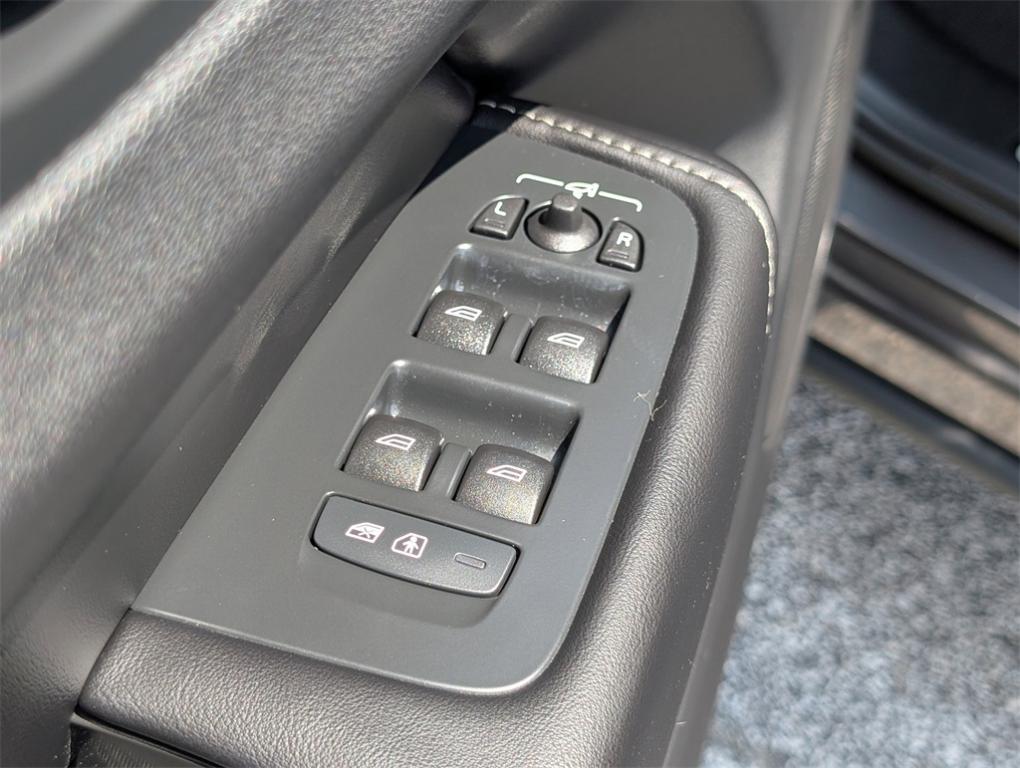 used 2022 Volvo XC60 car, priced at $36,270