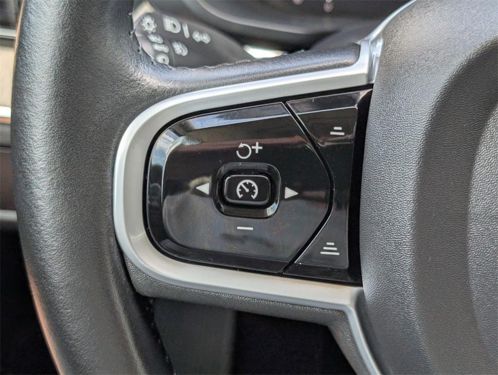 used 2022 Volvo XC60 car, priced at $36,270