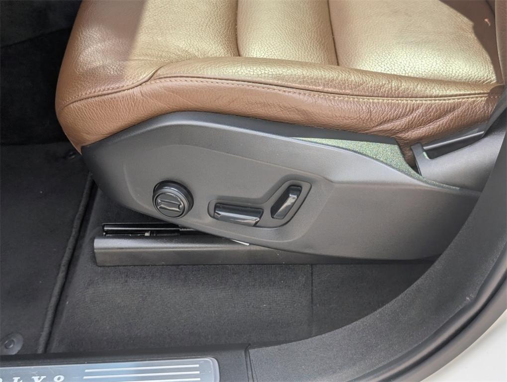 used 2022 Volvo XC90 car, priced at $34,570