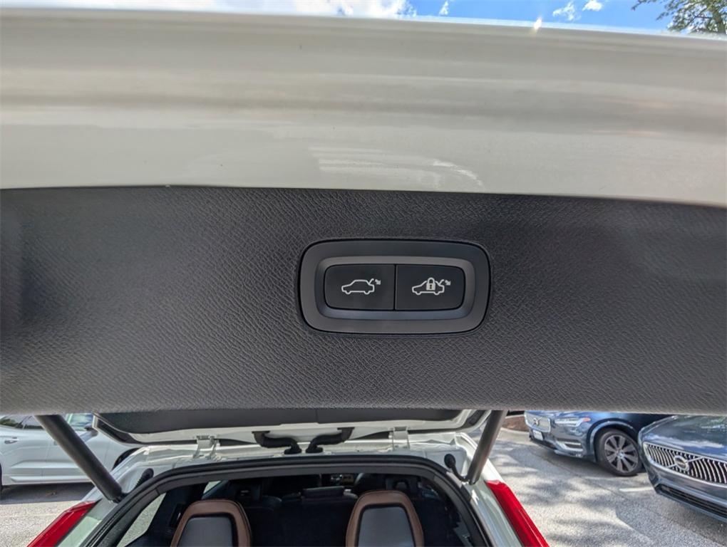 used 2022 Volvo XC90 car, priced at $34,570