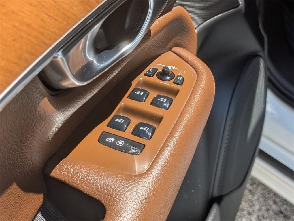 used 2022 Volvo XC90 car, priced at $34,570