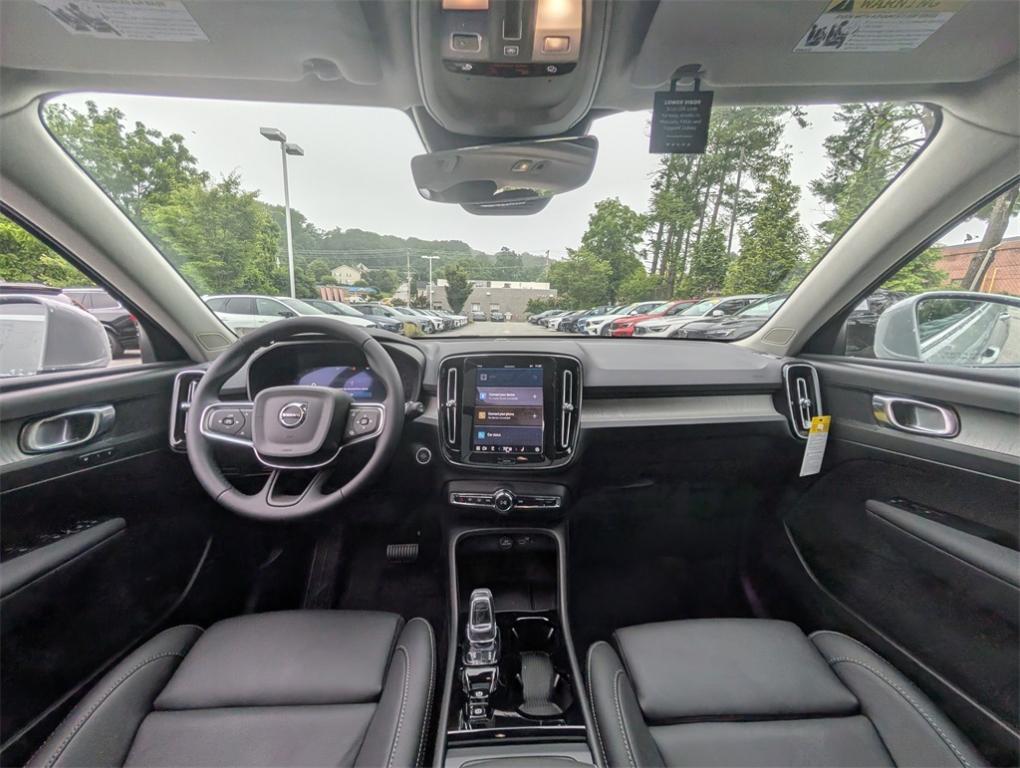 new 2025 Volvo XC40 car, priced at $46,335