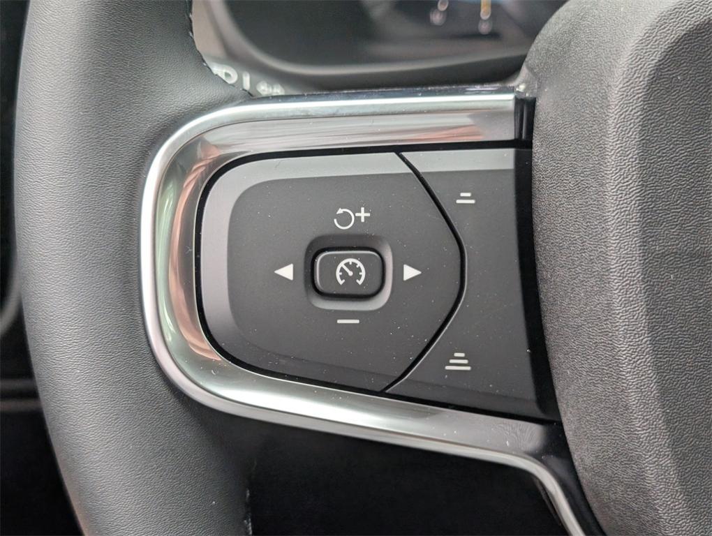 new 2025 Volvo XC40 car, priced at $46,335
