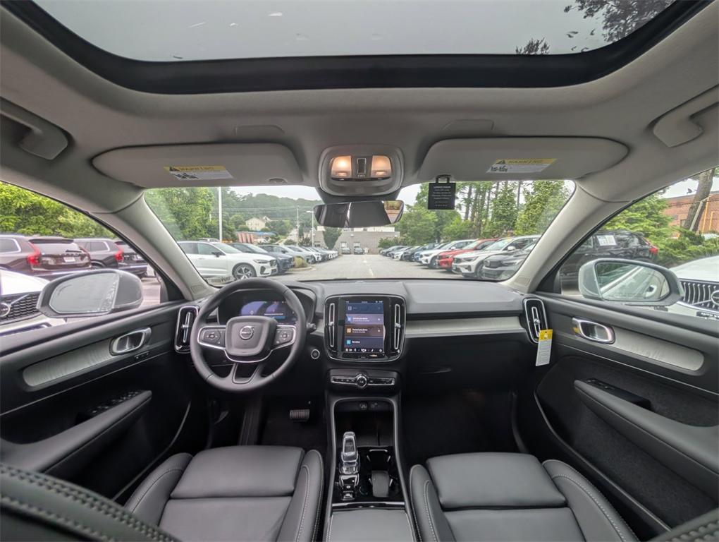 new 2025 Volvo XC40 car, priced at $46,335