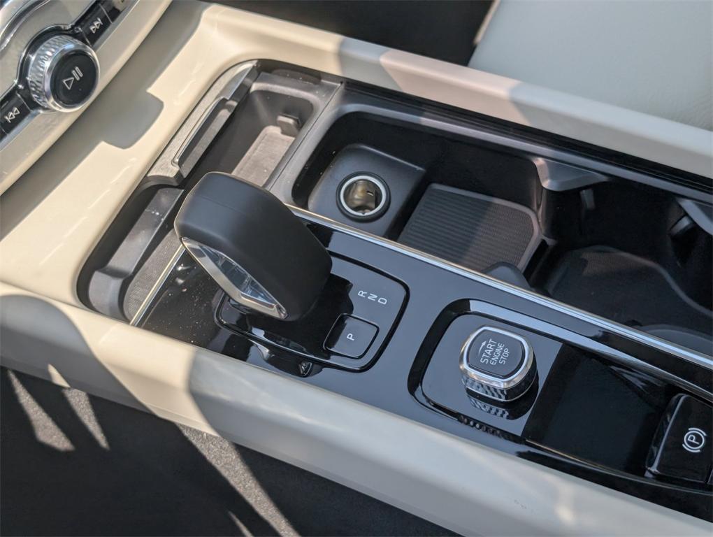 new 2025 Volvo XC60 car, priced at $54,360