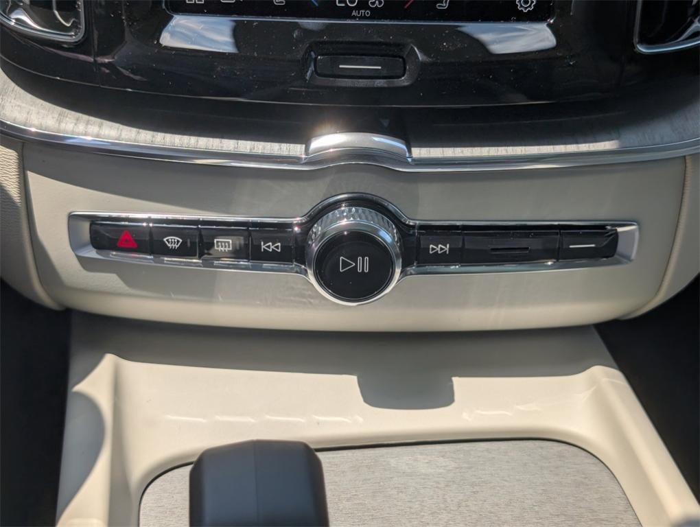 new 2025 Volvo XC60 car, priced at $54,360
