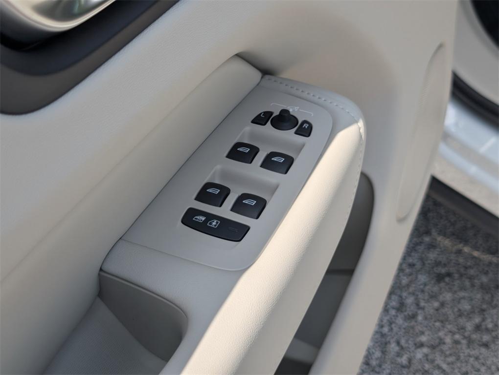 new 2025 Volvo XC60 car, priced at $54,360