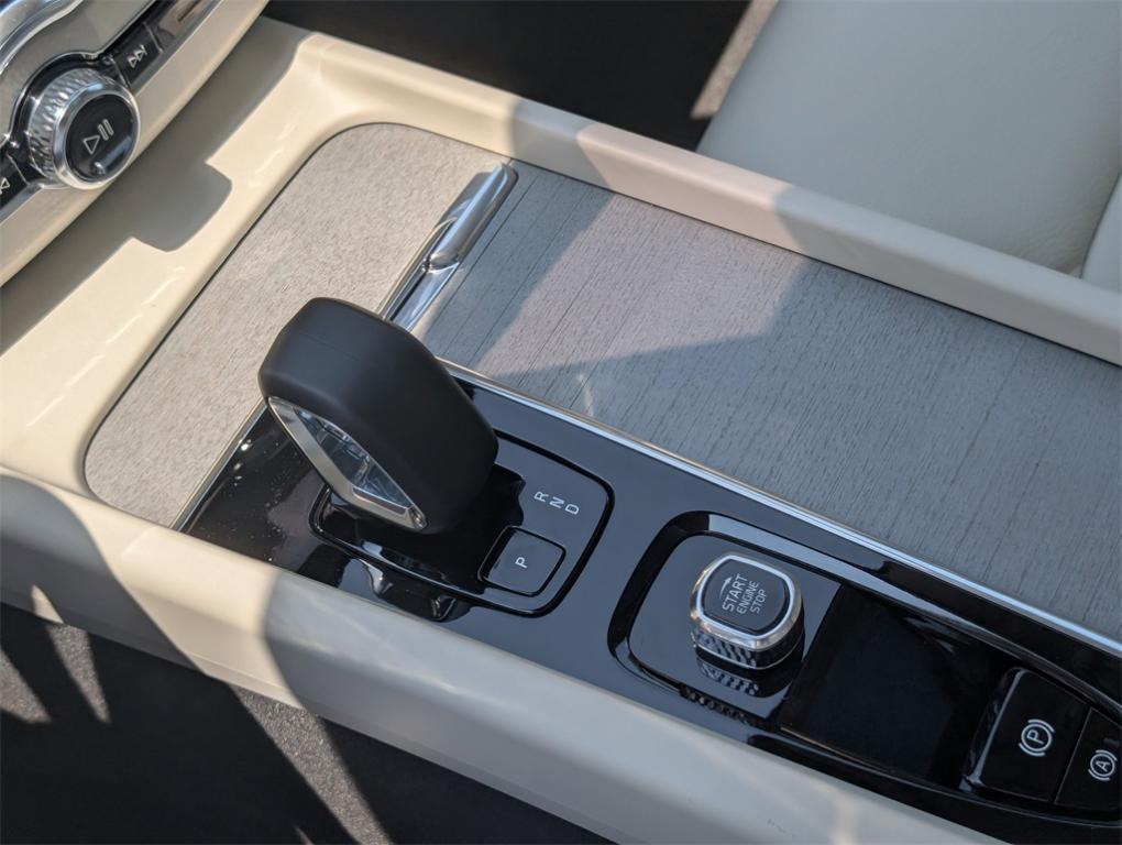 new 2025 Volvo XC60 car, priced at $54,360