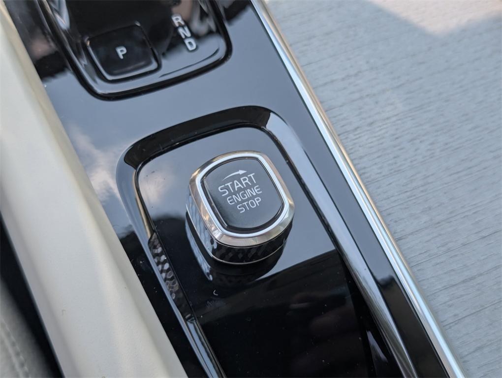 new 2025 Volvo XC60 car, priced at $54,360