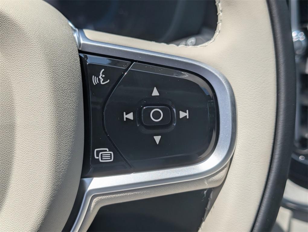 new 2025 Volvo XC60 car, priced at $54,360