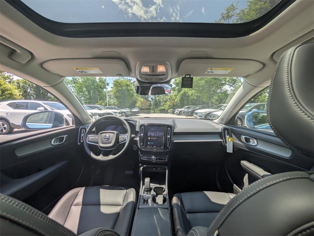 new 2025 Volvo XC40 car, priced at $42,595