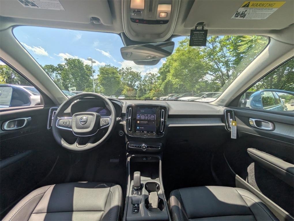 new 2025 Volvo XC40 car, priced at $42,595