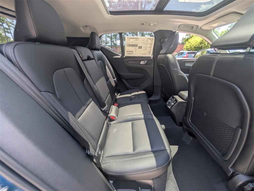 new 2025 Volvo XC40 car, priced at $42,595