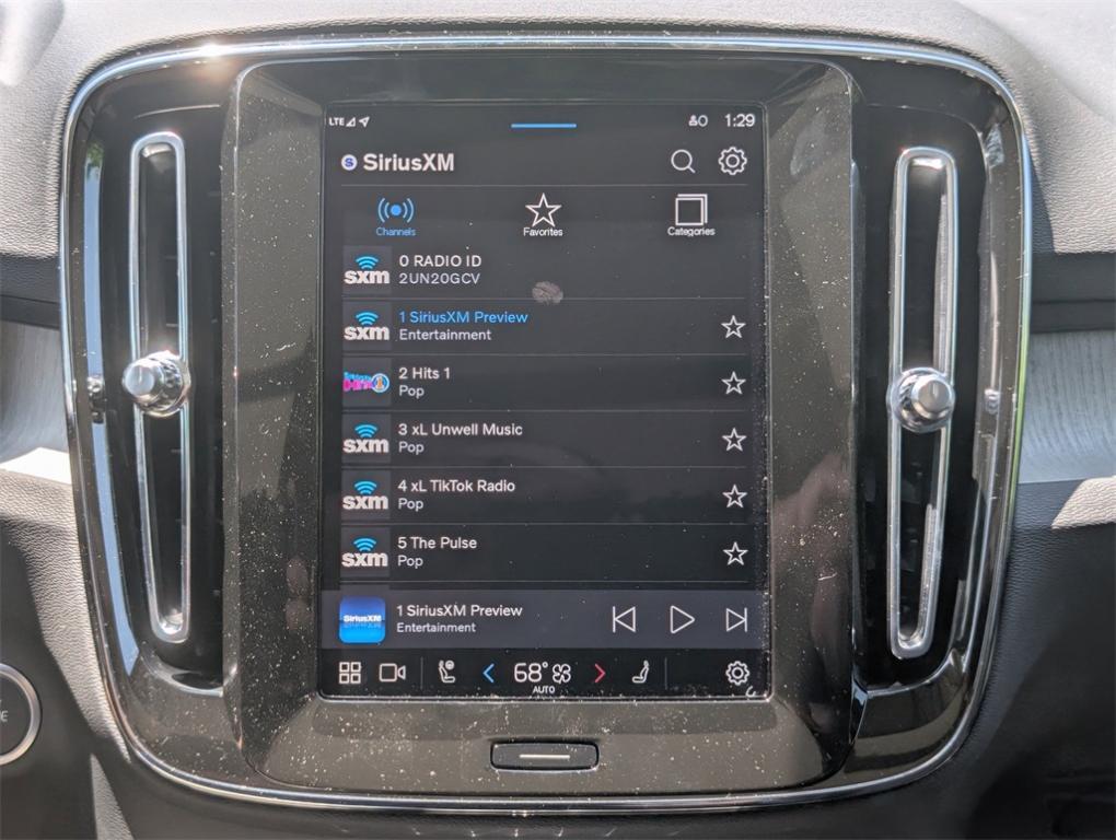 new 2025 Volvo XC40 car, priced at $42,595