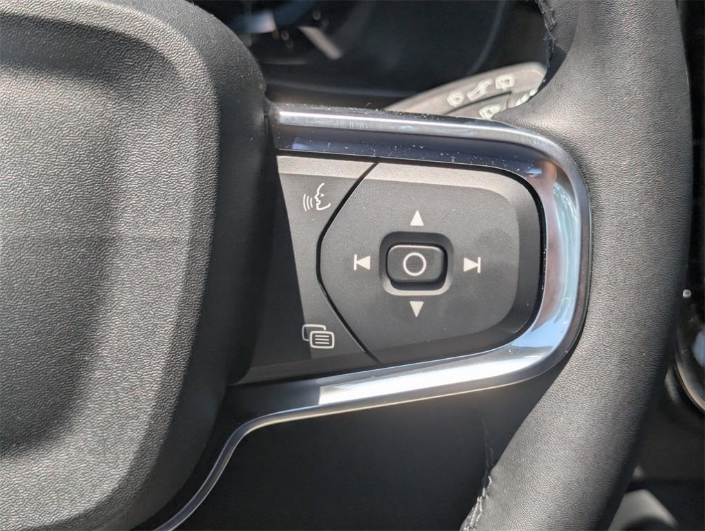new 2025 Volvo XC40 car, priced at $42,595