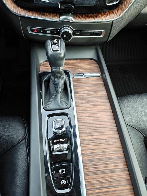 used 2021 Volvo XC60 car, priced at $26,258