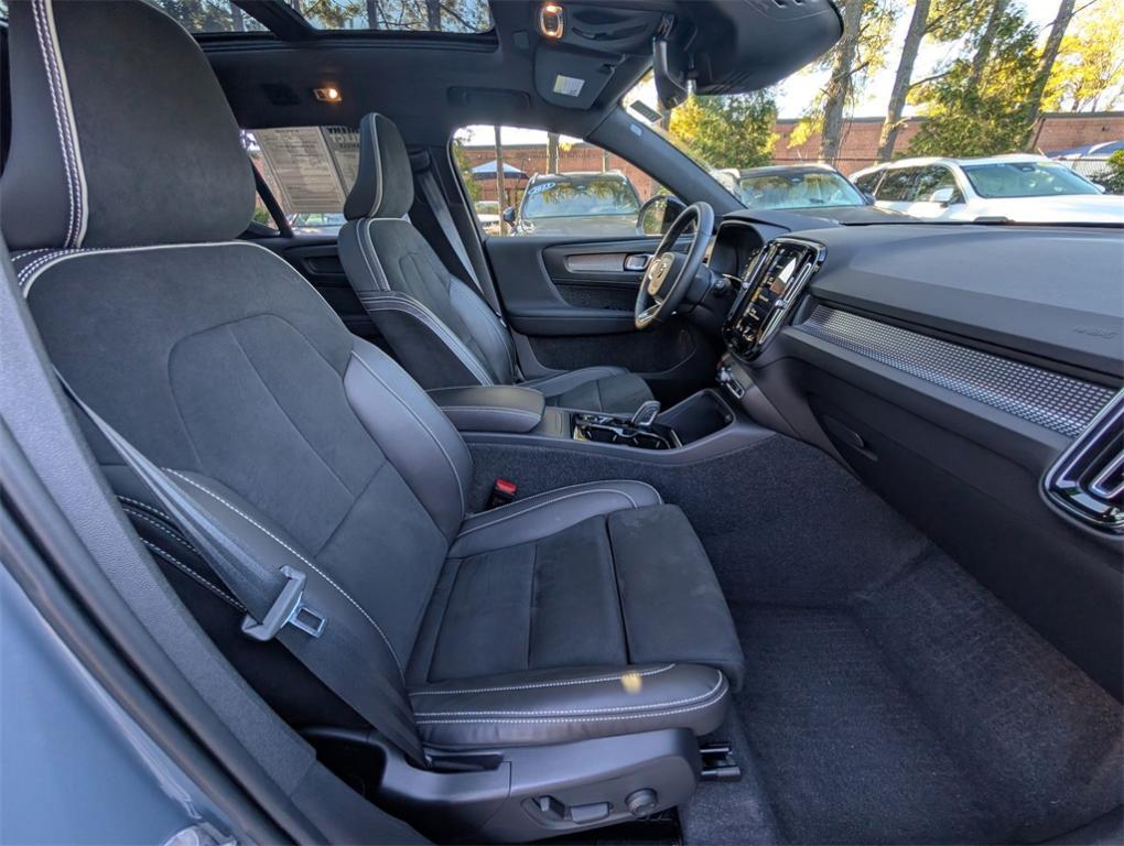 used 2022 Volvo XC40 car, priced at $24,370