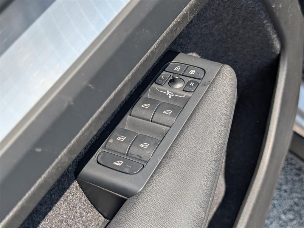 used 2025 Volvo XC40 car, priced at $32,570