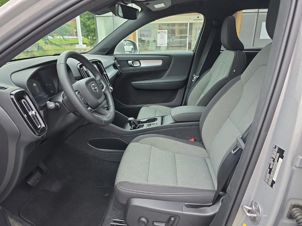 used 2025 Volvo XC40 car, priced at $35,970
