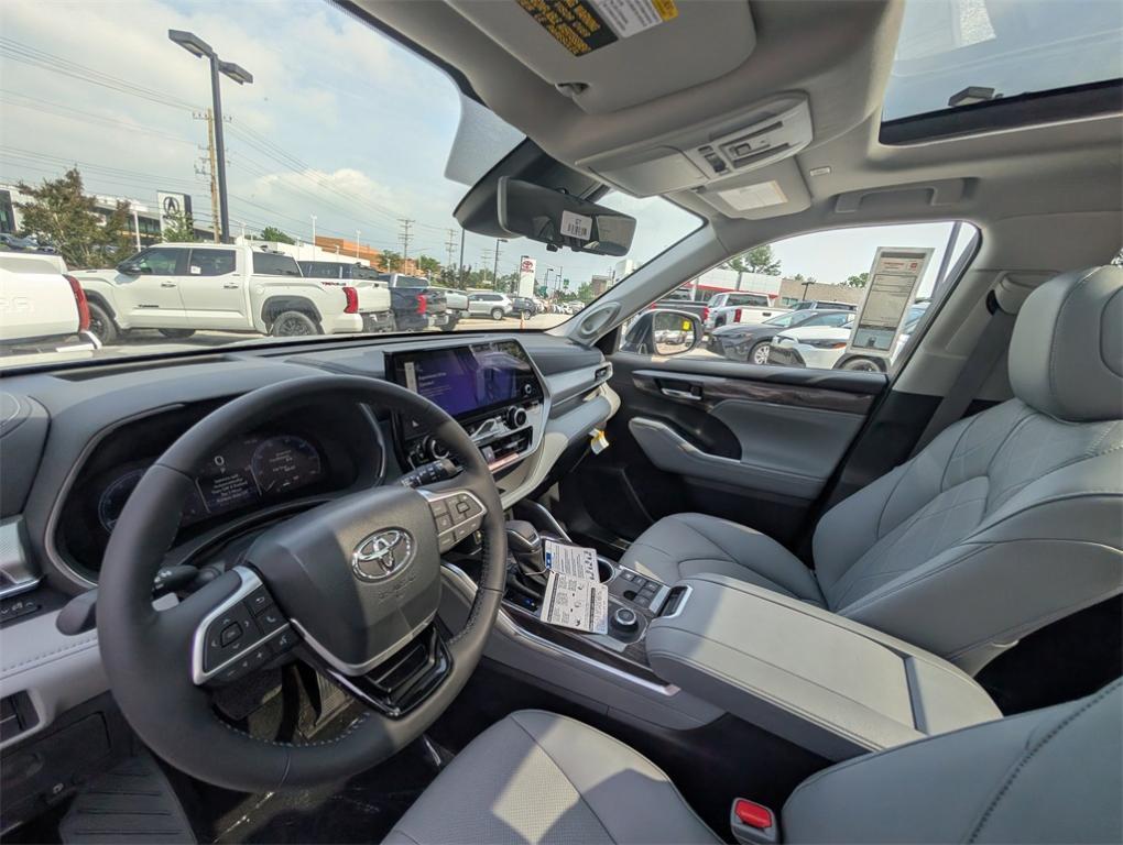 new 2025 Toyota Highlander car, priced at $54,053