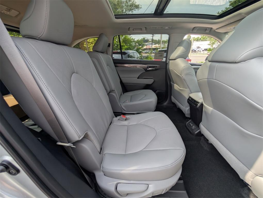 new 2025 Toyota Highlander car, priced at $54,053