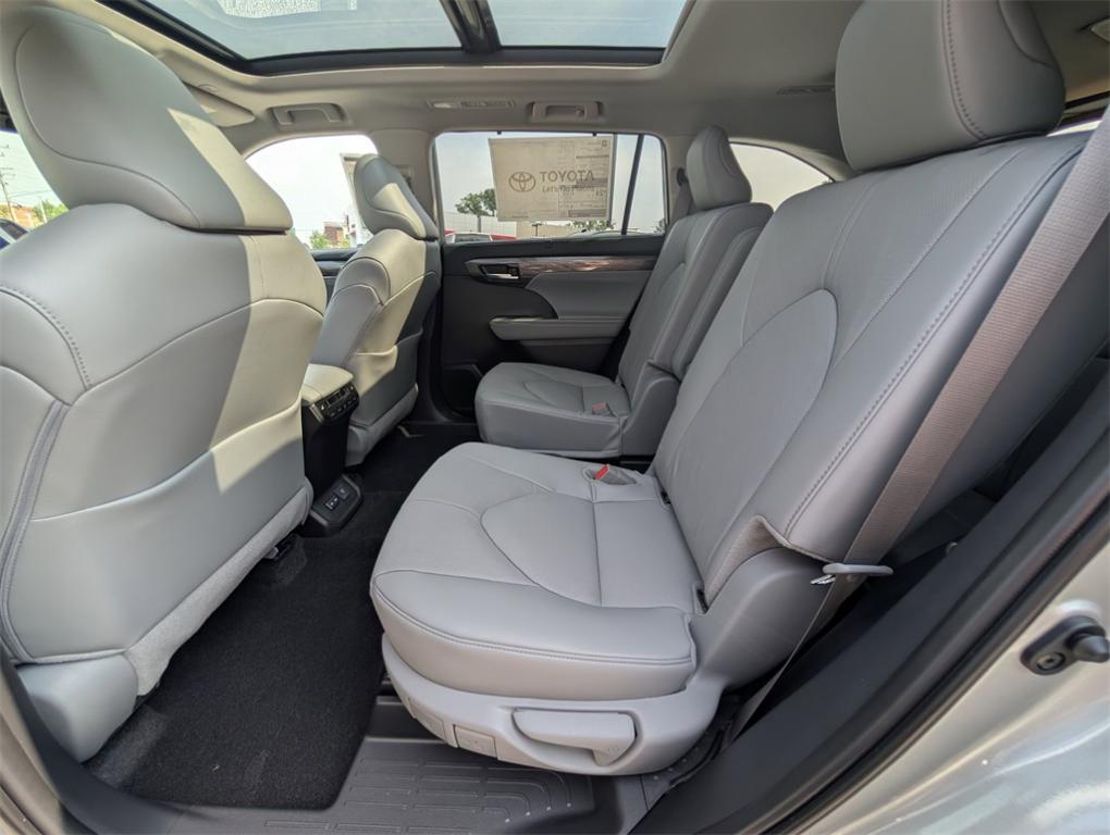 new 2025 Toyota Highlander car, priced at $54,053