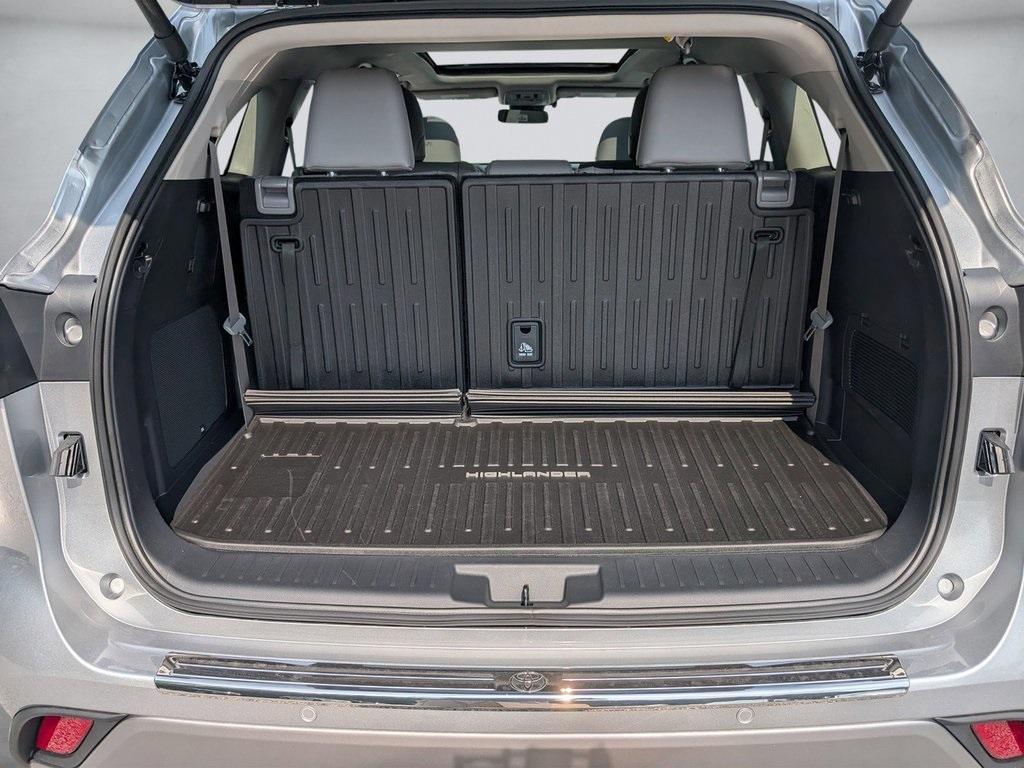 new 2025 Toyota Highlander car, priced at $54,053