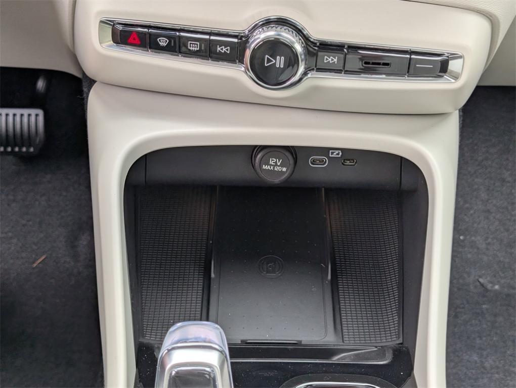 new 2026 Volvo XC40 car