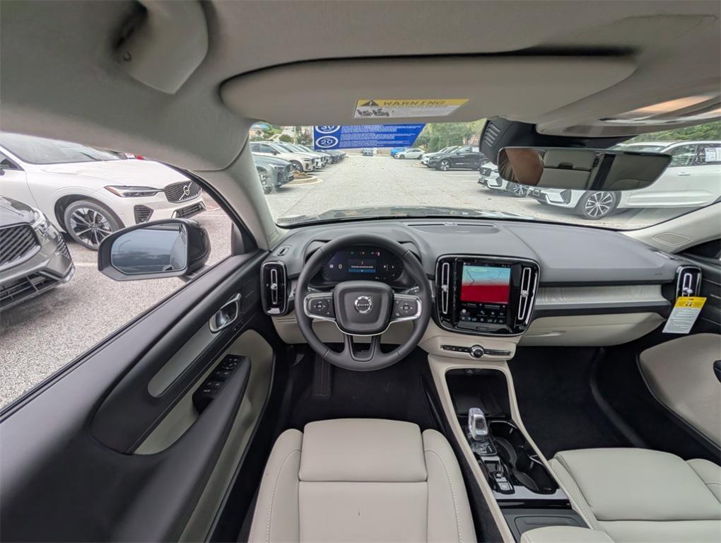 new 2026 Volvo XC40 car