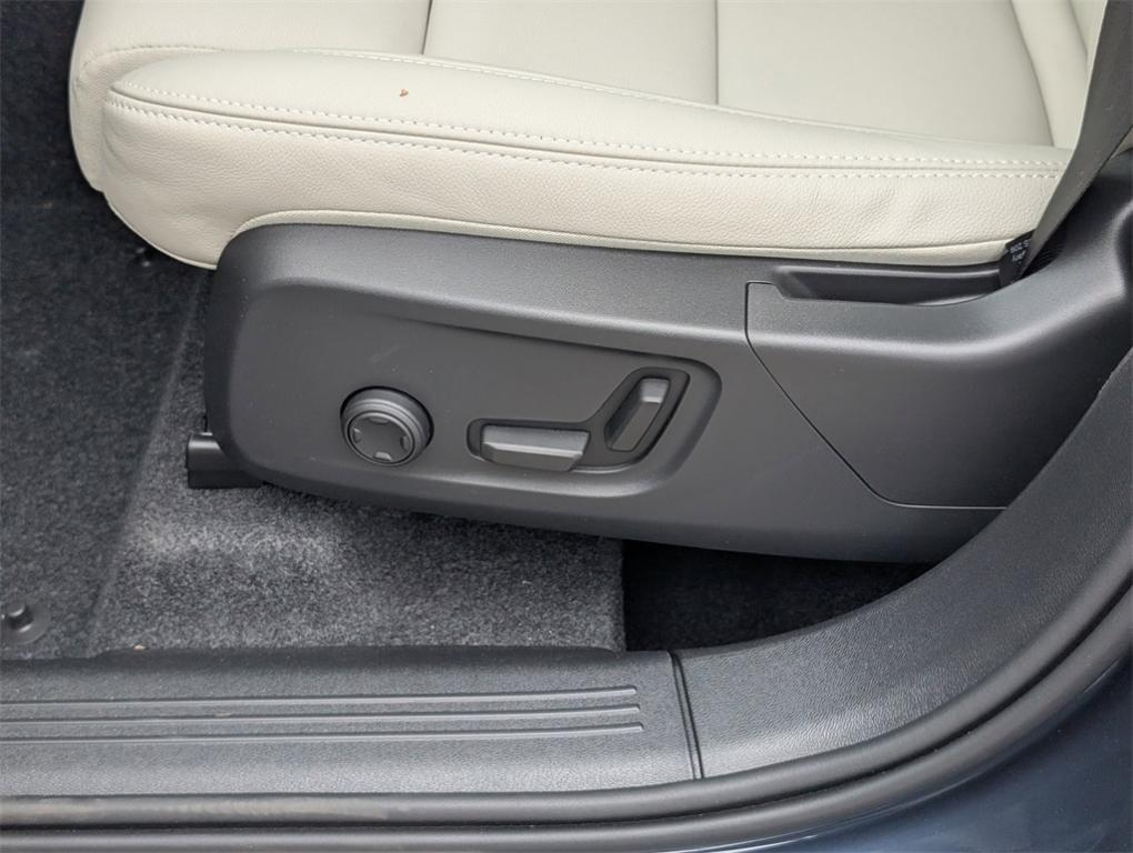 new 2026 Volvo XC40 car