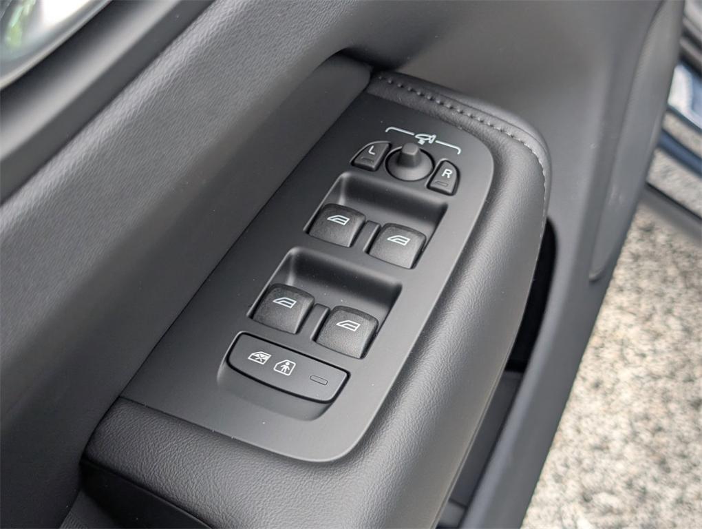 new 2025 Volvo XC60 Plug-In Hybrid car, priced at $66,260