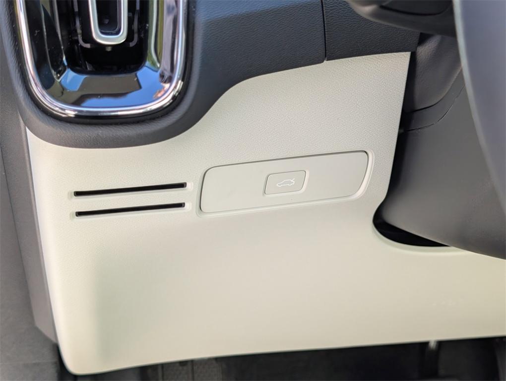 new 2026 Volvo XC40 car