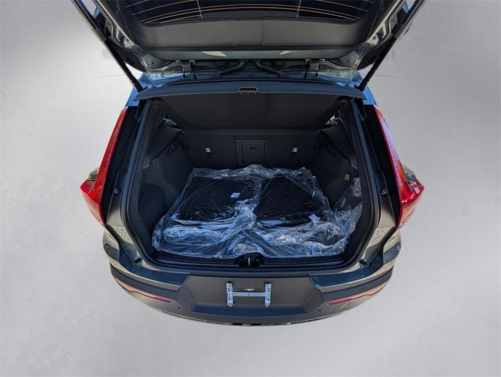 new 2026 Volvo XC40 car