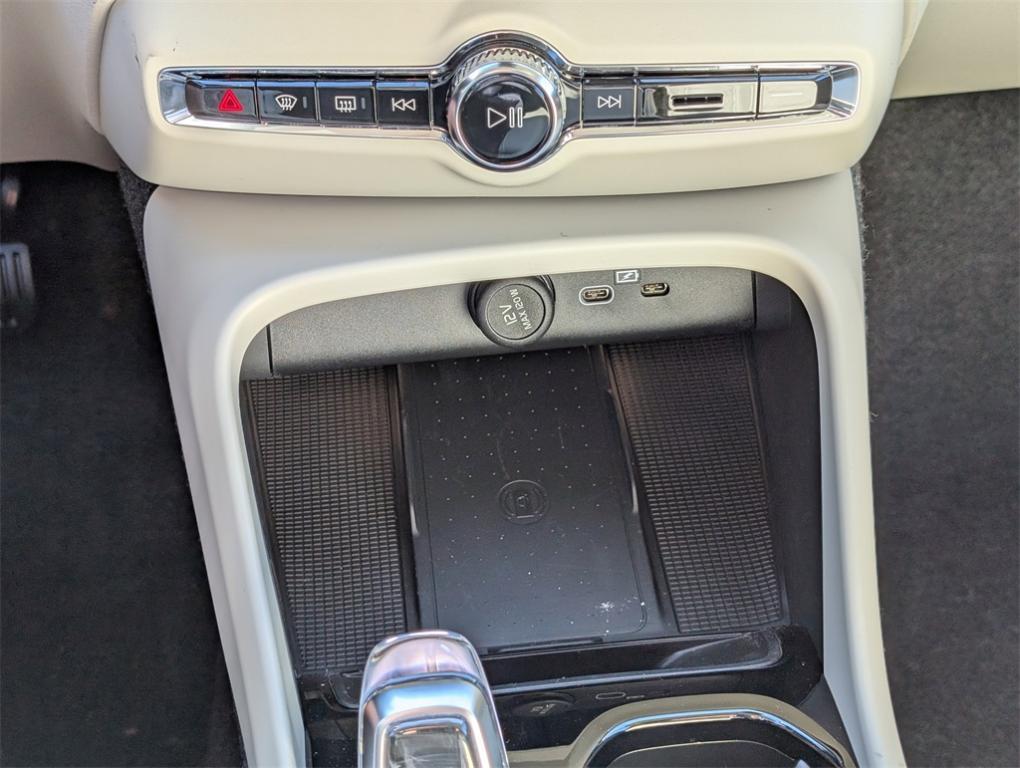 new 2026 Volvo XC40 car