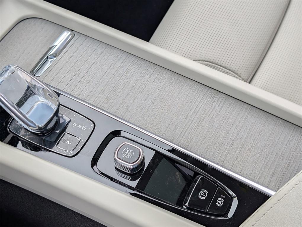 new 2025 Volvo XC60 car