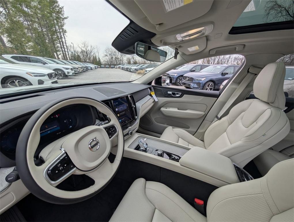 new 2025 Volvo XC60 car