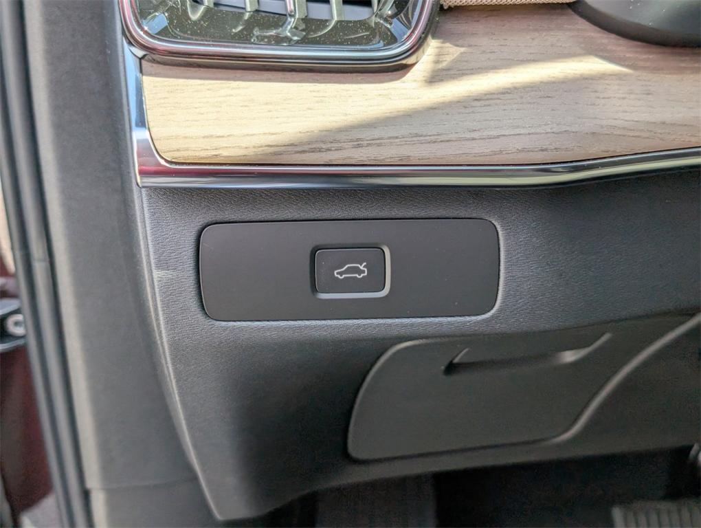 new 2025 Volvo XC90 car, priced at $60,495