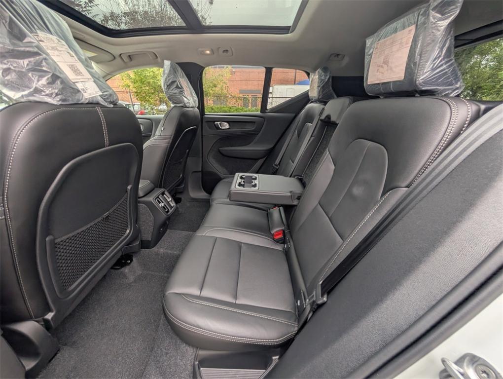 new 2026 Volvo XC40 car