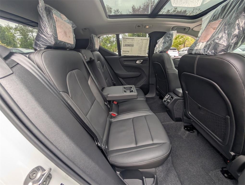 new 2026 Volvo XC40 car