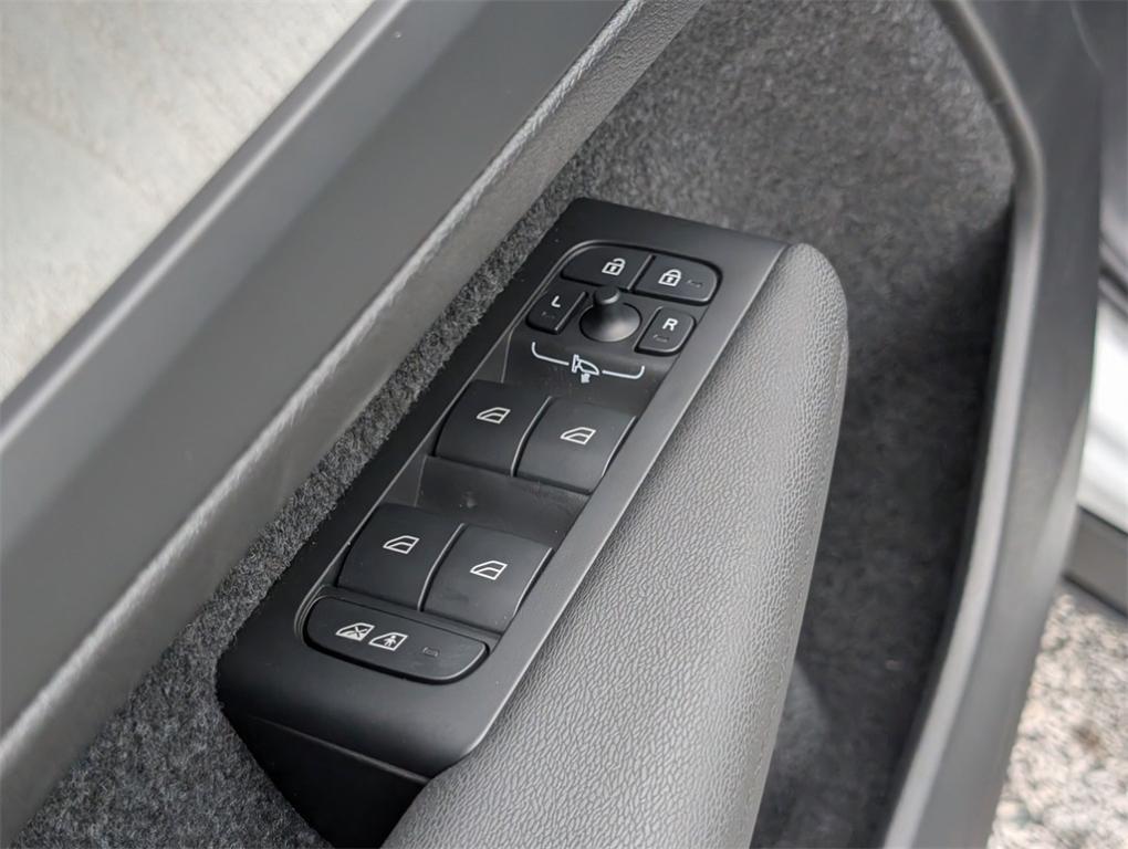 new 2026 Volvo XC40 car